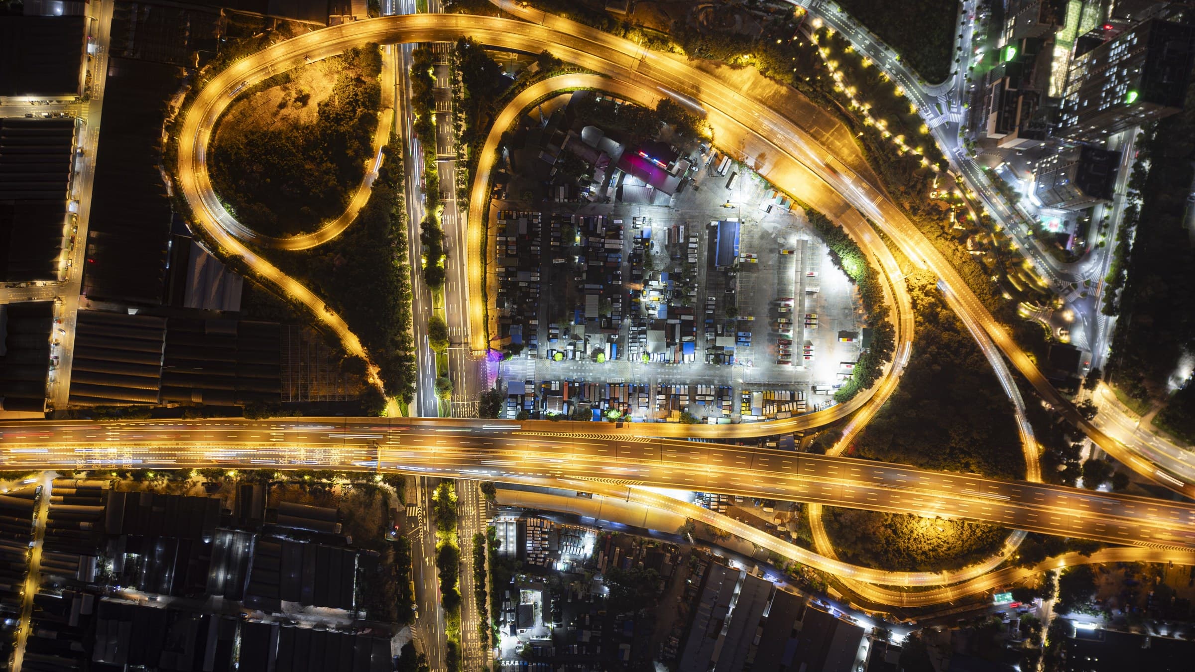 城市快速路夜间航拍